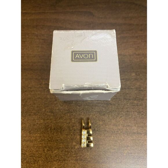 NOS 1990 Avon Add An Initial Charm E Gold Tone With Faux Diamonds Original Box - Picture 2 of 4